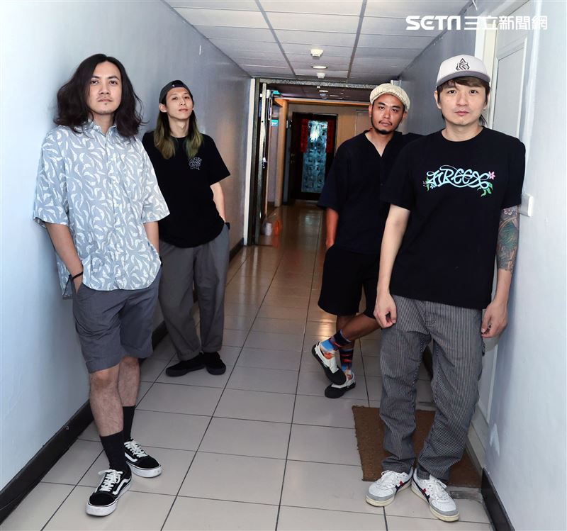 滅火器金曲專訪。（記者邱榮吉/攝影）