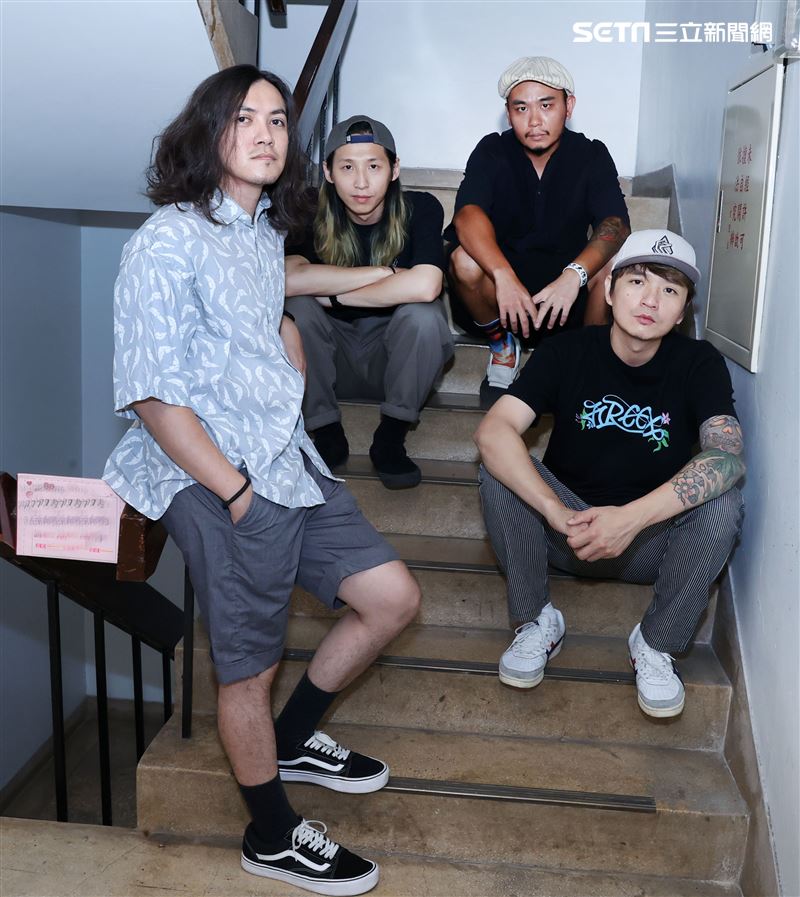 滅火器金曲專訪。（記者邱榮吉/攝影）