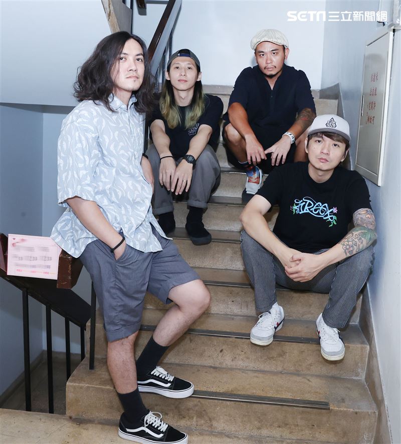 滅火器金曲專訪。（記者邱榮吉/攝影）