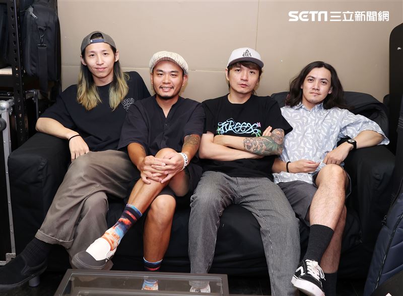 滅火器金曲專訪。（記者邱榮吉/攝影）