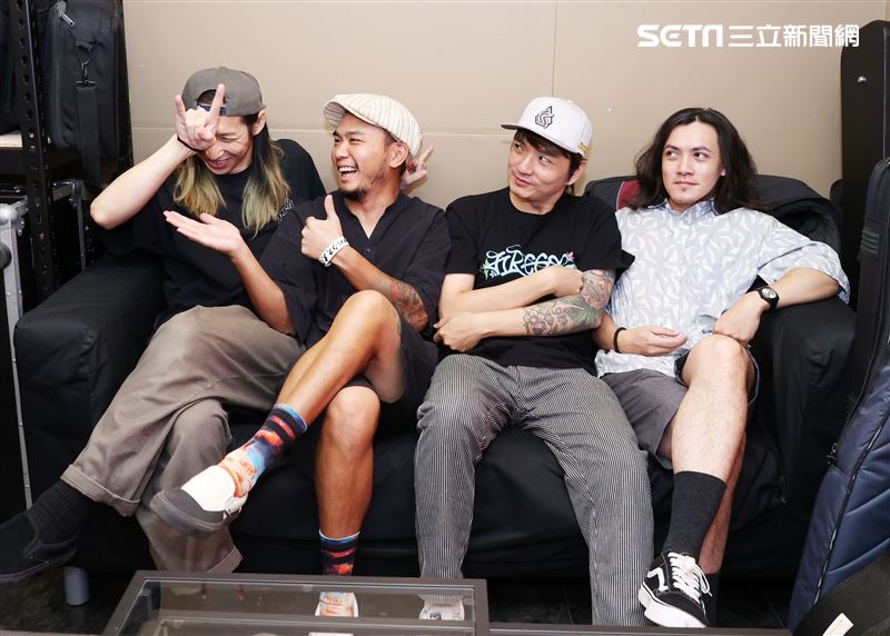 滅火器金曲專訪。（記者邱榮吉/攝影）