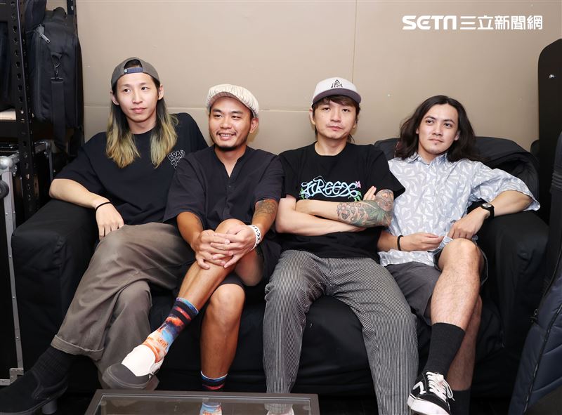 滅火器金曲專訪。（記者邱榮吉/攝影）