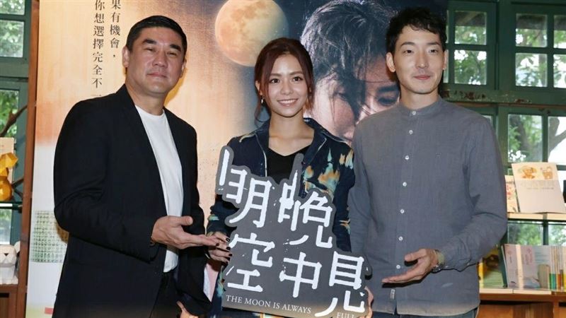 女星挺8月肚回家　爸氣飆：哪個男人