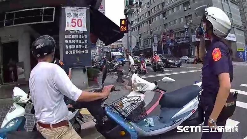 沒上車尪就騎走　妻奔警局：我被丟包