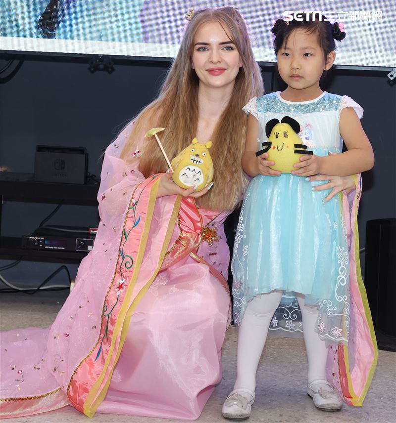 歌壇新人「宋蕊安」出席公益活動。（記者邱榮吉/攝影）