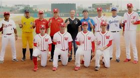 ▲中華職棒會長吳志揚親臨屏東為二軍得獎選手頒獎。（圖／中華職棒聯盟提供）