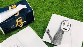 用厚棒衛生紙畫龍貓！他讚「畫起來順手」：不會黏筆或勾破