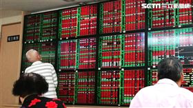 台股　股市　股票　開盤　紅盤　證券行（圖／記者戴玉翔攝影）