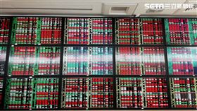 台股　股市　股票　開盤　紅盤　證券行（圖／記者戴玉翔攝影）