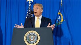 紐約時報日前披露，美國總統川普過去15年間有10年沒繳半毛聯邦所得稅。川普在辯論中主張，他採用的避稅計畫展現了他的才智。（圖取自facebook.com/WhiteHouse）