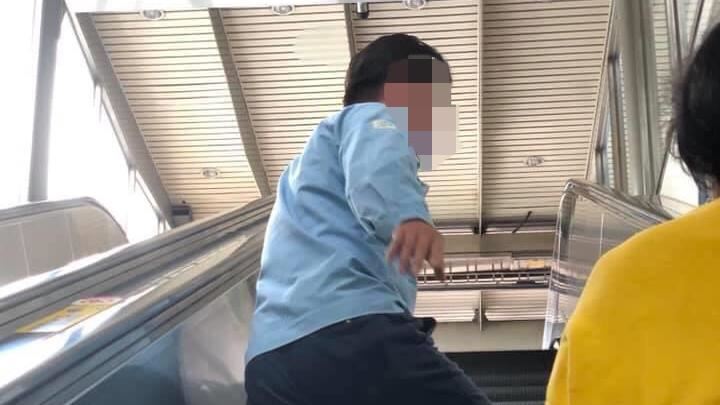 捷運偷拍OL裙底　偷拍狼失風落荒逃