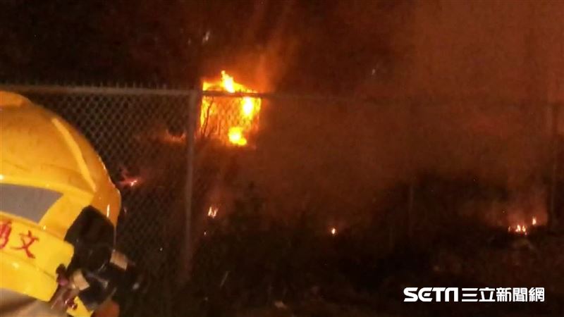 氫氣槽車翻落爆炸　民眾：比921大