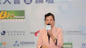 王美花：精準醫療可望為生醫產業大突破點經濟部長王美花表示，台灣一定要發展生醫，台灣擁有傑出的醫療體系及ICT產業，雙方結盟合作發展精準醫療，可望成為產業大突破點。中央社記者韓婷婷攝　109年9月29日