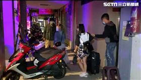 台北市萬華分局一夜連破4間應召站。（圖／翻攝畫面）