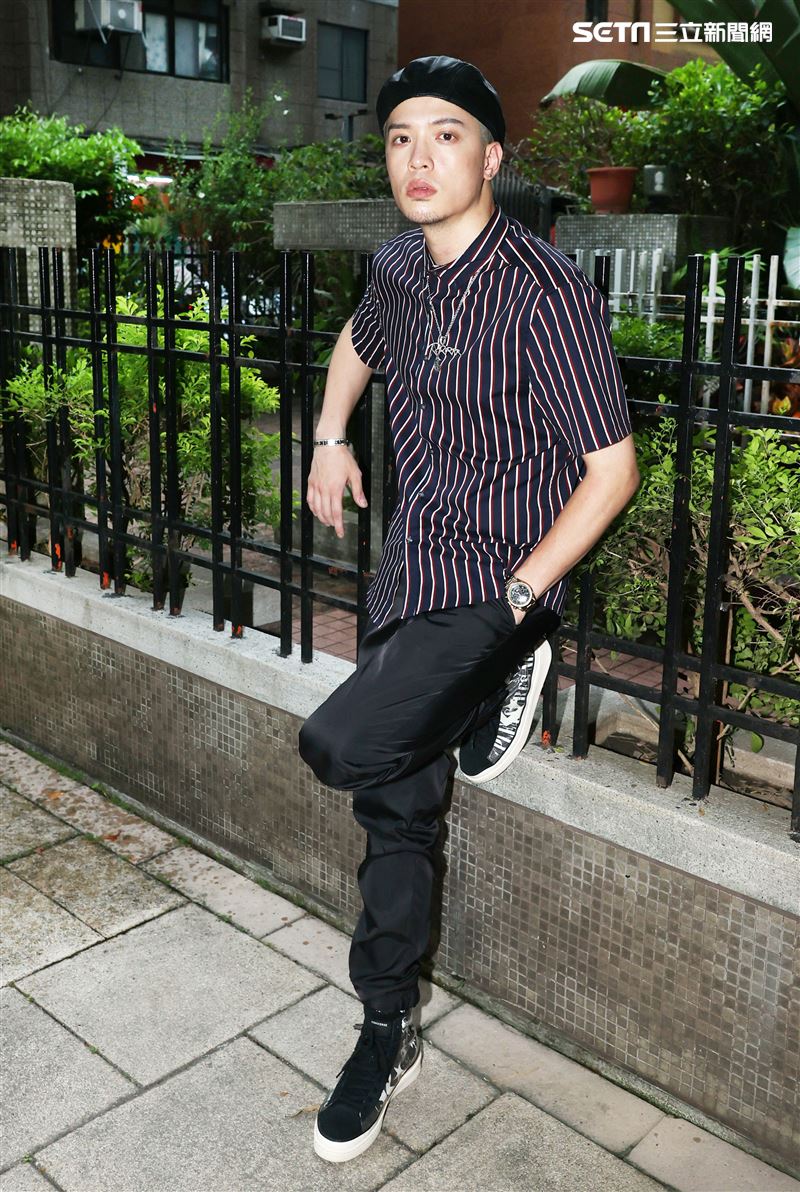 j.sheon三立新聞網專訪。（記者邱榮吉/攝影）