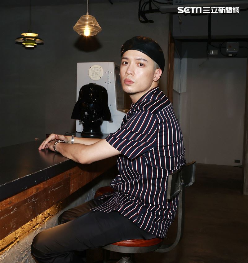 j.sheon三立新聞網專訪。（記者邱榮吉/攝影）