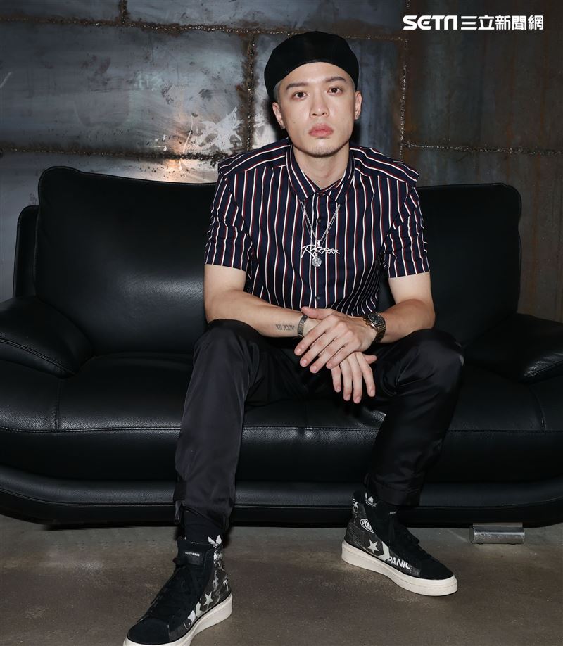 j.sheon三立新聞網專訪。（記者邱榮吉/攝影）