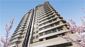 ▲「麗寶微風天地」擁有水岸無限視野，豐富飯店級公設，加上新成屋的優勢，是菁英家庭首選。（外觀實景圖／業者提供）