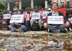 聖約翰科大教師赴教育部靜坐抗議