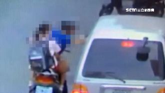 轎車轉彎騎士險被撞　悍父嗆聲慘挨揍