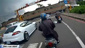 平交道柵欄升了秒放　駕駛闖過吃罰單