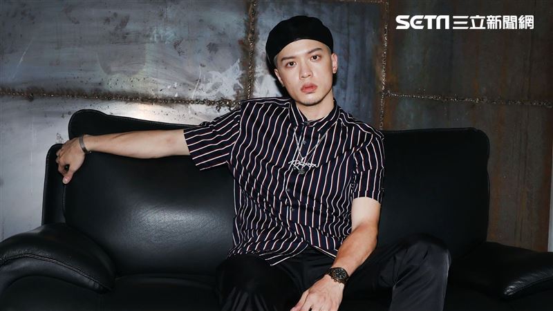 網路歌手變準歌王　靠假音唱出辨識度
