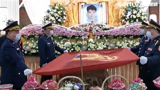 臥床撐23年殉職　勇警公祭棺覆警旗