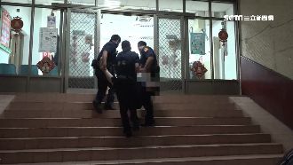 中秋喝醉擾民　3警抬男子進派出所