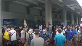 連假第1天台東人爆多！多良車站湧人潮　5千人擠綠島度假（圖／記者王浩原攝影）