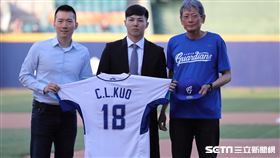 ▲旅日投手郭俊麟加盟富邦悍將。（圖／記者劉彥池攝影）