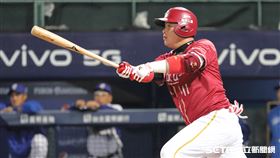 ▲樂天桃猿指定打擊林泓育中外野落地安打1分打點。（圖／記者劉彥池攝影）