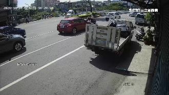 貪快險喪命！騎士逆向切出遭攔腰撞飛