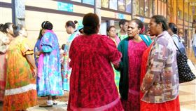 新喀里多尼亞4日將再度舉行獨立公投，結果將牽動法國在印太地區推動制衡中國戰略結盟的布局。圖為當地卡納克族民眾。（圖取自維基共享資源；作者：Bananaflo，CC BY-SA 3.0）
