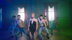 戲劇「反派一姐」李沛綾跨足歌壇發EP《LongStay 2020》圓歌唱夢。（圖／星火映畫提供） 