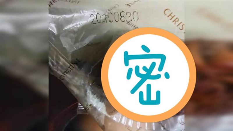 驚！挖出10年前月餅　他竟一口吃了