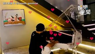 周董５歲愛女彈歡樂頌　網驚呼哪報名