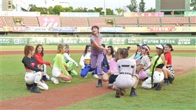 統一獅隊啦啦隊Uni Girls單曲發表、開球。（圖／統一獅提供）