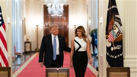川普伉儷確診新冠肺炎。（圖／翻攝自The White House臉書）