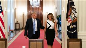川普伉儷確診新冠肺炎。（圖／翻攝自The White House臉書）
