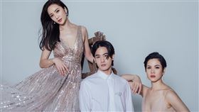 小樂（吳思賢）中秋曬出全家福。臉書