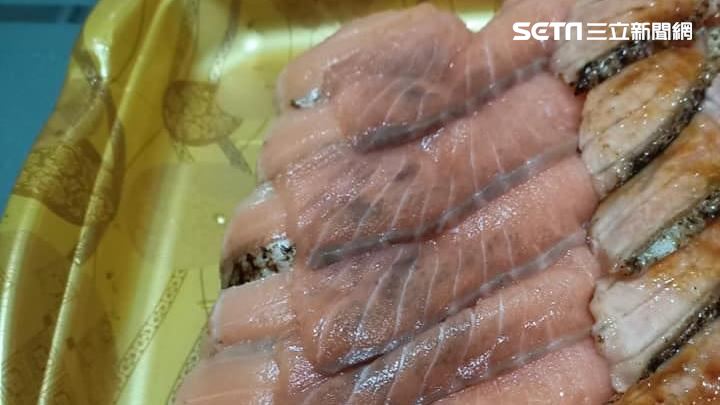 生魚片送來全瘀青　他傻眼：誰敢吃？