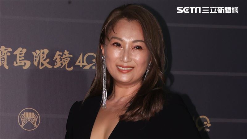 紅毯開大絕　王瑞霞辣倒「八字奶」