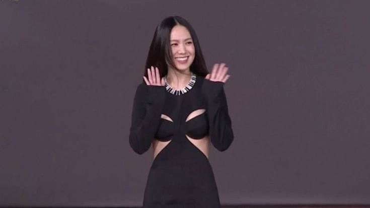 孫盛希美背「開四洞」挖空胸腰網讚翻