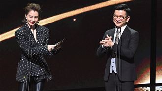 徐若瑄火辣頒金曲獎！網一查年紀嚇瘋