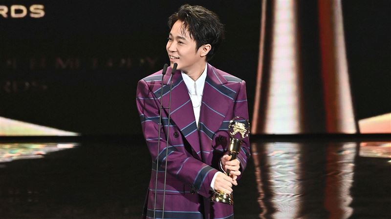 吳青峰奪國語歌王　哽咽自謝沒被打倒