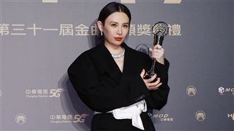 魏如萱首奪歌后！上台爆哭對兒喊這句