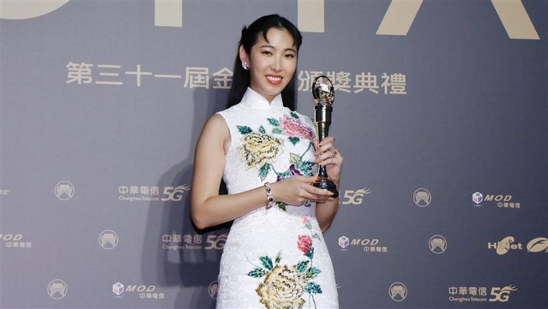 翻唱專輯獲獎惹議　王若琳：非我責任