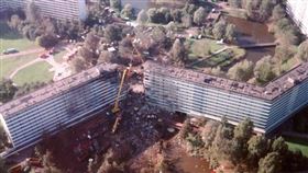 歷史上的今天／載美軍化學武器…貨機引擎脫落撞大樓43亡