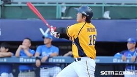 ▲中信兄弟外野手周思齊敲出本季第20轟。（圖／記者劉彥池攝影）