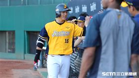 ▲中信兄弟外野手周思齊敲出本季第20轟。（圖／記者劉彥池攝影）
